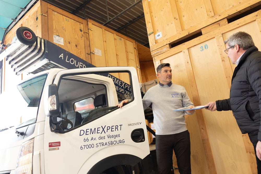 Camion Demexpert, 66 avenue des Vosges à Strasbourg, avec un client au dépôt
